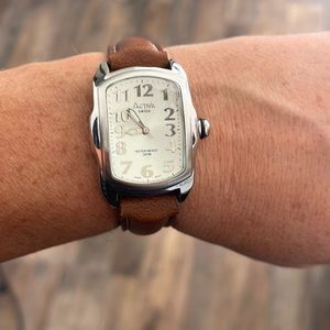 Like new activa watch